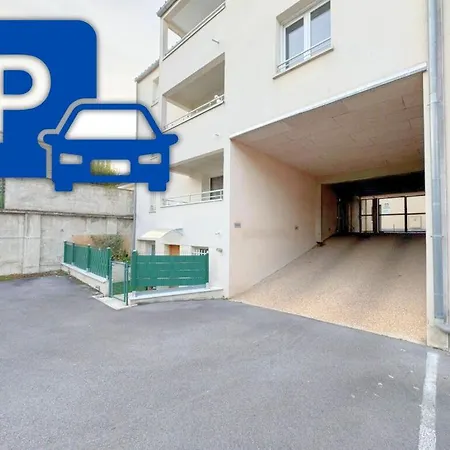 Chez Lecomte - Parking *