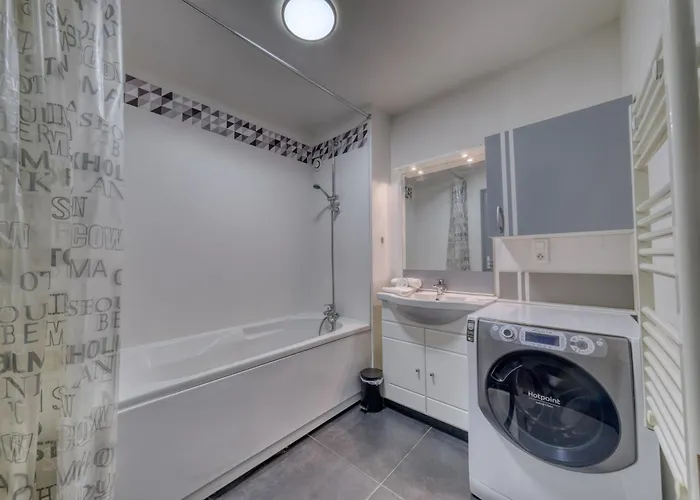 Chez Lecomte - Parking شقة رانس